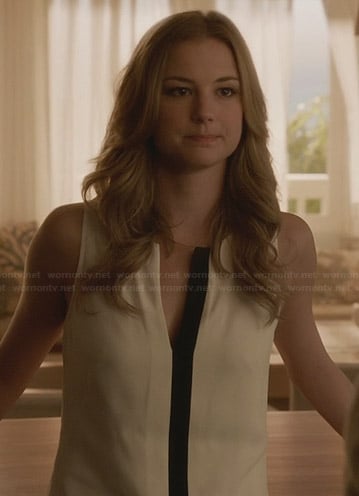 Emily’s white blouse with black front stripe on Revenge