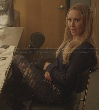 Juliette’s blue zebra stripe leggings on Nashville