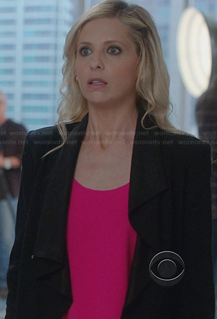 Sydney’s pink tank top and black leather sleeve jacket on The Crazy Ones