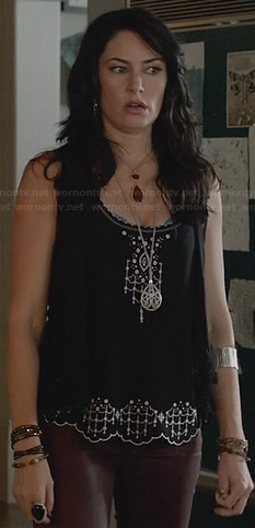 Wendy’s black and white embroidered tank top with scalloped edges on Witches of East End