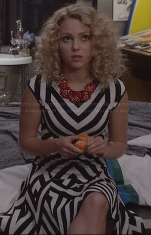 Carrie’s black and white striped dress and red flower necklace on The Carrie Diaries