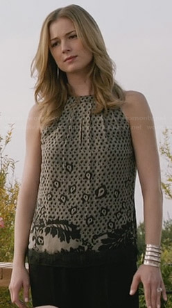 Emily’s black patterned lace top on Revenge