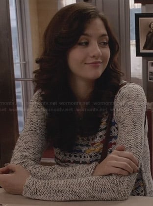 Maggie’s grey mixed knit sweater on The Carrie Diaries