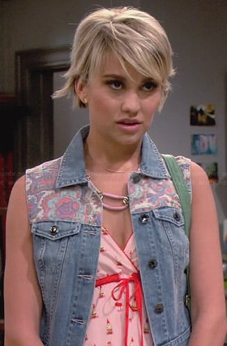 Riley’s pink gnome print dress on Baby Daddy