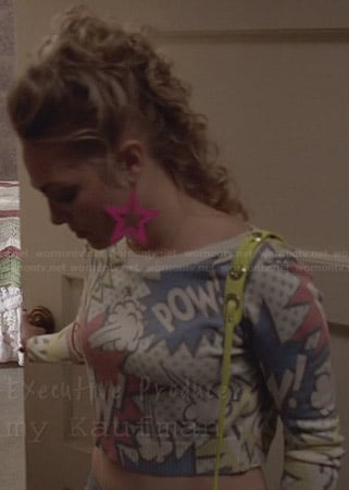 Carrie’s comic printed cropped sweater on The Carrie Diaries