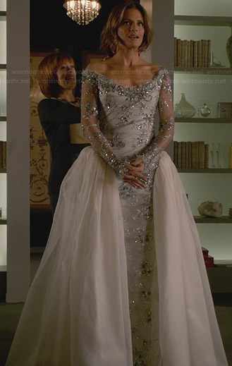 Kate’s wedding dress on Castle
