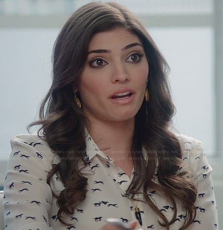 Lauren’s greyhound printed shirt and black horn necklace on The Crazy Ones