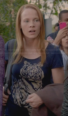 Daphne’s blue tiger tee on Switched at Birth