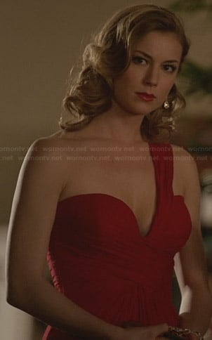 Emily’s red one-shouldered gown on Revenge