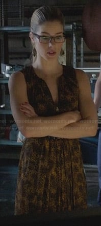 Felicity’s yellow leopard print dress with zip front on Arrow