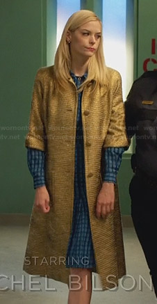 Lemon’s gold coat and blue printed shirtdress on Hart of Dixie