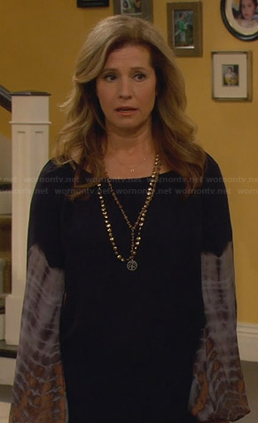 Vanessa’s navy blouse with tie dye sleeves on Last Man Standing