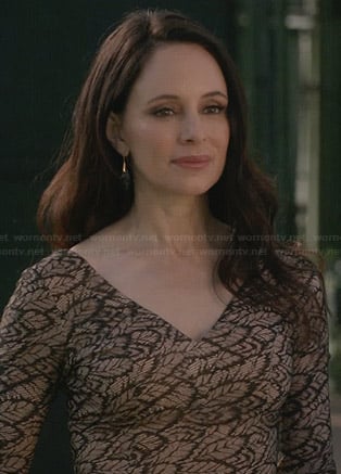 Victoria’s beige leaf lace dress on Revenge