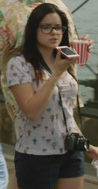 Alex’s hot air balloon print tee on Modern Family