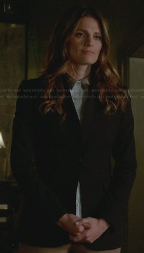 Kate’s white shirt with silver collar and leather shoulder blazer on Castle
