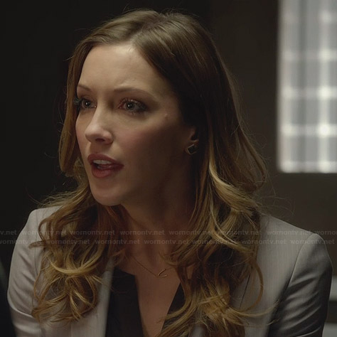 Laurel’s gold wishbone necklace on Arrow