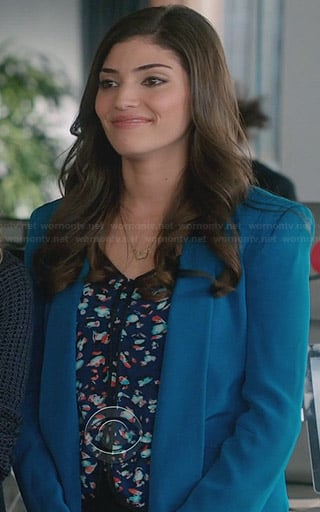 Lauren’s navy floral top and blue blazer on The Crazy Ones