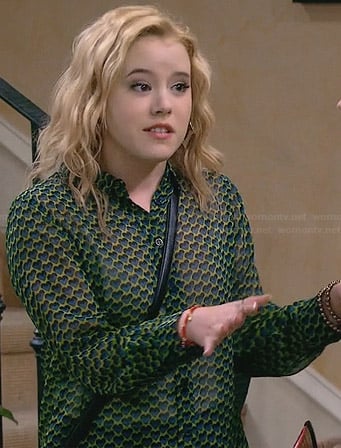 Lennox’s green and yellow heart print shirt on Melissa and Joey