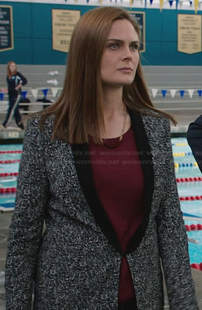 Brennan’s black and white speckled print blazer on Bones