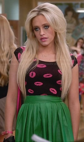 Dalia’s green leather pleated skirt and black lips print top on Suburgatory