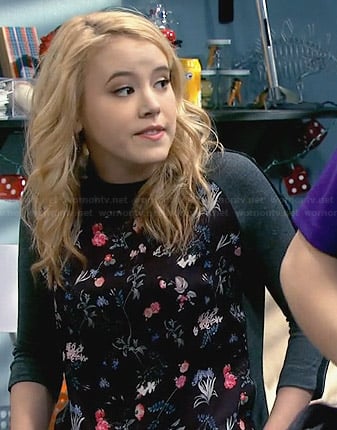 Lennox’s black floral tee with grey striped sleeves on Melissa and Joey