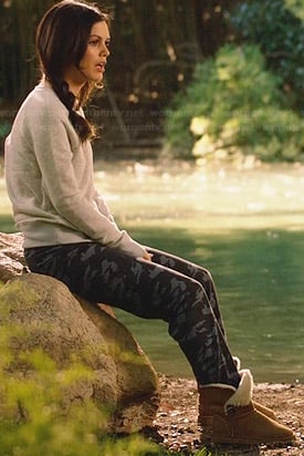Zoe’s camo sweatpants and Ugg boots on Hart of Dixie