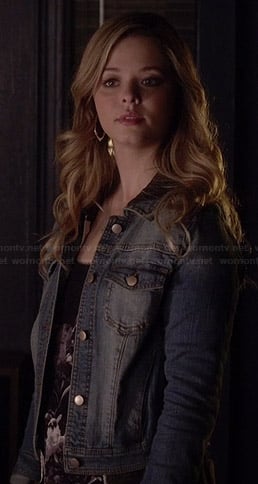Ali’s black and white printed top, denim jacket and compass necklace on Pretty Little Liars