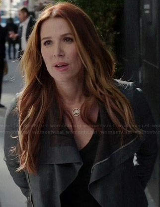 Carrie’s grey shawl collar leather jacket on Unforgettable