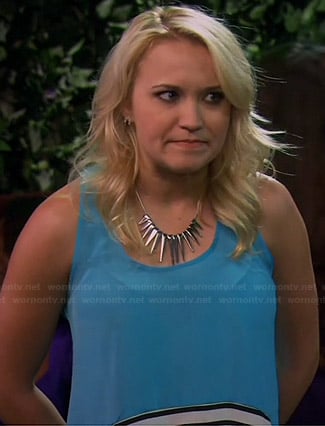 Gabi’s blue tank top with striped hem and silver spiked necklace on Young and Hungry