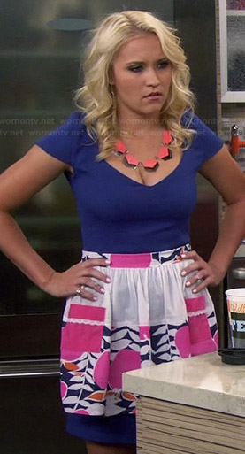 Gabi’s blue v-neck dress and patterned apron on Young and Hungry