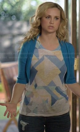 Jenna’s white and blue abstract print tee on Wilfred