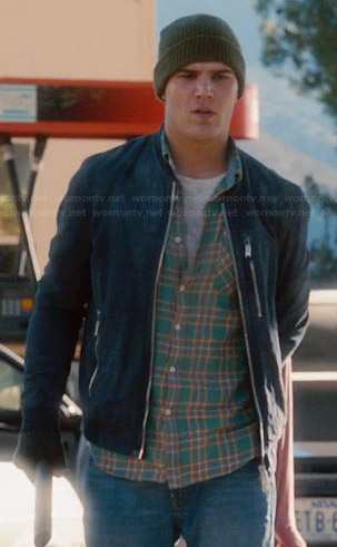 Tom’s blue bomber jacket on The Leftovers