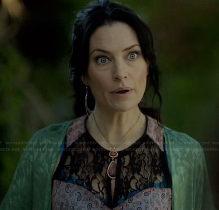 Wendy’s lace inset tank top and green kimono jacket on Witches of East End