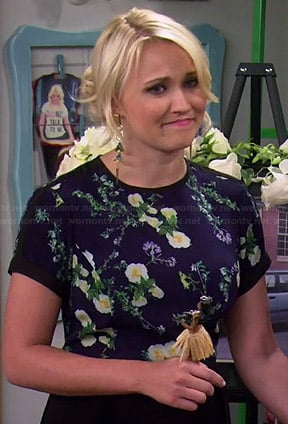 Gabi’s navy blue floral print dress on Young and Hungry