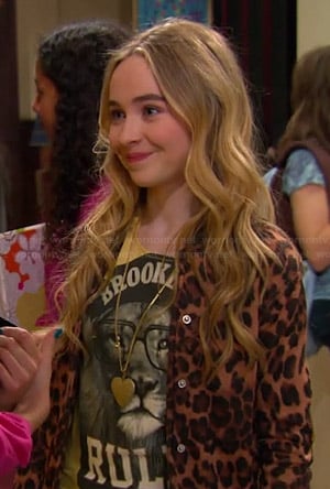 Maya’s “Brooklyn Rules” lion tee and leopard print jacket on Girl Meets World