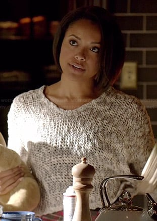 Bonnie’s grey striped cropped sweater on The Vampire Diaries