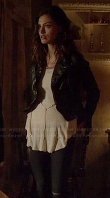 Hayley’s white seamed tee and leather jacket on The Originals