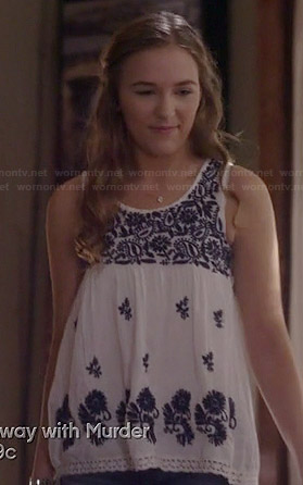 Maddie’s white and blue paisley embroidered tank top on Nashville