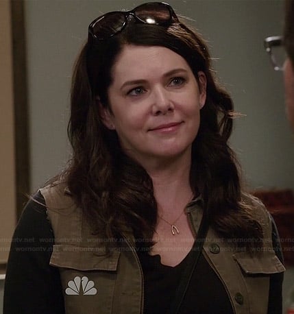 Sarah’s green cargo jacket with black sleeves on Parenthood