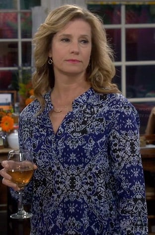 Vanessa’s blue printed blouse on Last Man Standing