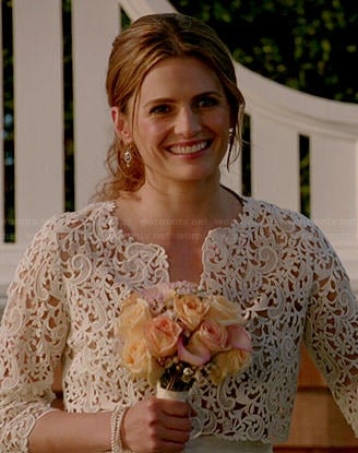 Kate’s white lace wedding bolero and pants on Castle
