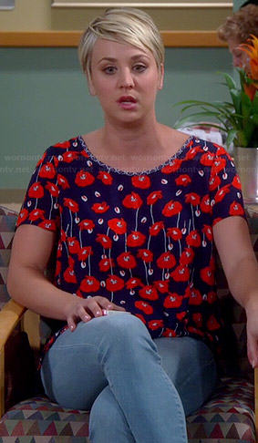 Penny’s blue and red poppy print top on The Big Bang Theory