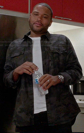 Andre’s grey camo shirt on Black-ish