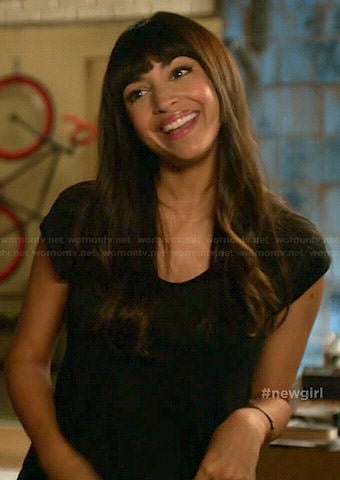 Cece’s black cap sleeve scoop neck top on New Girl