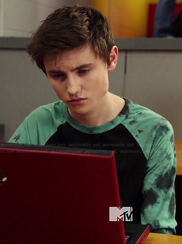 Hunter’s black tee with gree tie dyed sleeves on Degrassi