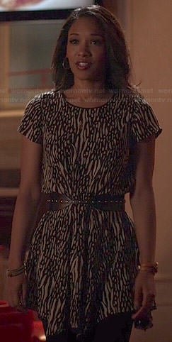 Iris’s black and white printed t-shirt dress on The Flash