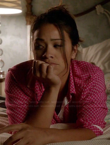 Jane’s pink tile printed pajamas on Jane the Virgin