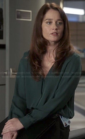 Lisbon’s green long sleeve blouse on The Mentalist