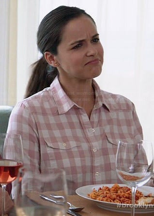 Amy’s pink gingham check shirt on Brooklyn Nine-Nine