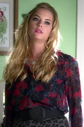 (Flashback) Hanna’s floral blouse and leopard print skirt on Pretty Little Liars